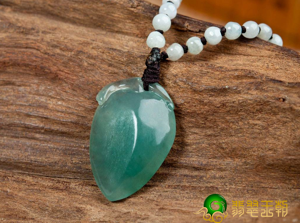 怎样才能挑到优秀品质的翡翠项链吊坠？自然是根据外型了！   第3张