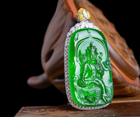 
                带你了解翡翠原石的甄别技巧
   第3张