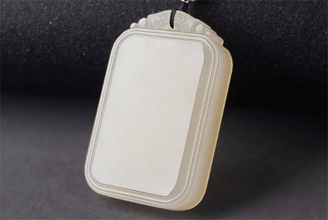 和田玉无事牌如何挑选？看似简单其实也要用心！   第1张