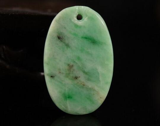 怎么查看是不是天然的翡翠 熟练运用这四个小方法   第2张