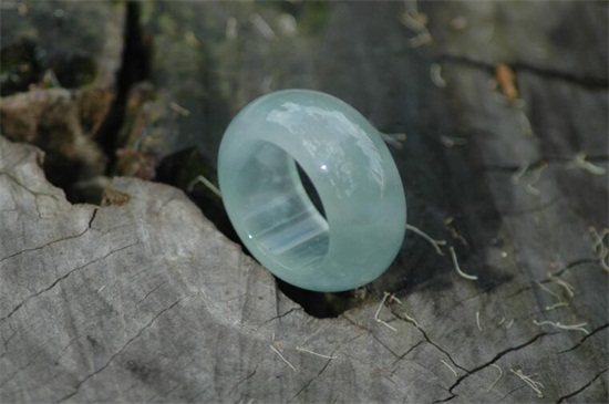 翡翠灯光下怎么分好坏   第2张