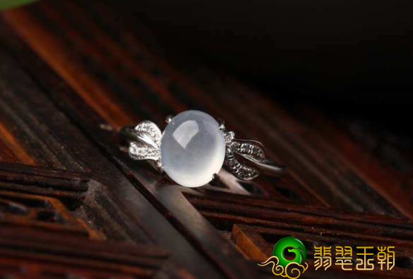 翡翠戒指合适什么人戴？本文不能错过了！   第1张