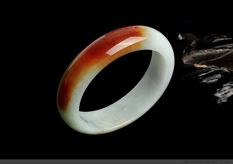 红色翡翠怎么买才不会被人坑？我建议你看完文章再购买！   第3张