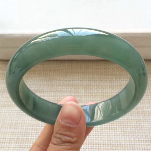 怎样鉴定翡翠的好坏？有哪些方法能够正确的判断翡翠价值？   第1张