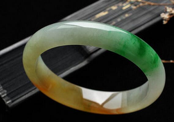 懂行的人赶紧来说说中档翡翠手镯的价格   第2张