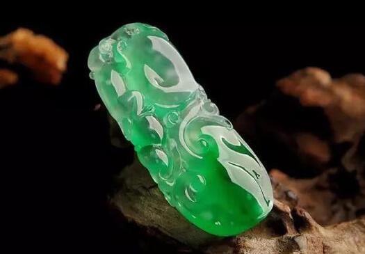 批发天然翡翠手镯需要多少钱 决定批发价的因素有这些 第1张