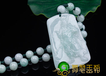 女人适合戴什么翡翠挂件？它的题材很关键！   第1张