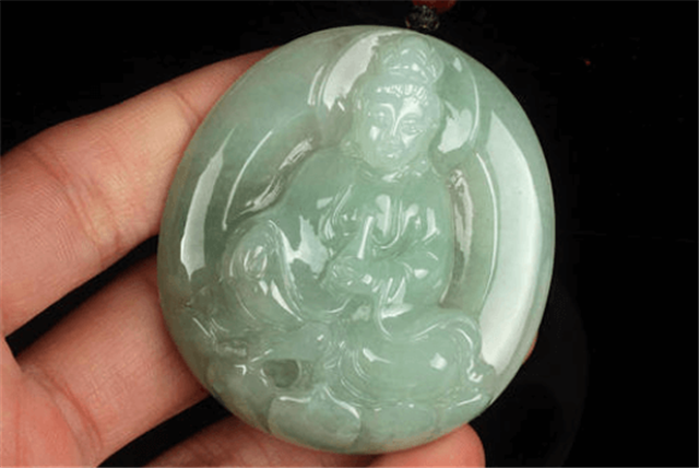 冰芙蓉种翡翠价格多少？扒一扒大家喜欢芙蓉种翡翠的原因！   第2张