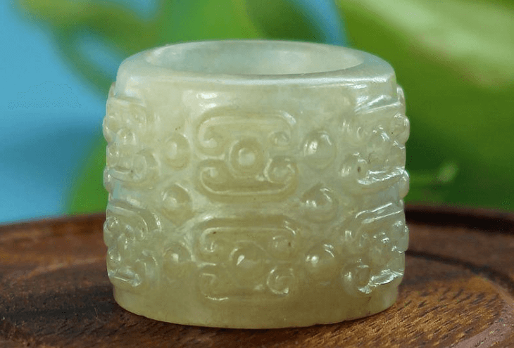 老翡翠的价格很难衡量,对普通消费者没有太大的意义 第3张