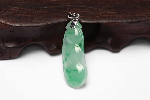 四季豆翡翠吊坠价格是多少?这篇文章为你解答! 第1张