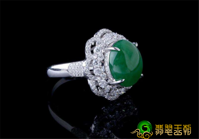 翠绿色翡翠戒指合适年青人吗？翠绿色翡翠戒指是否会老气？   第5张