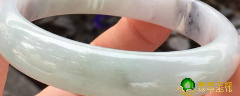 糯种手镯带十年效果 糯种翡翠手镯佩戴久了会不会变透明？   第1张
