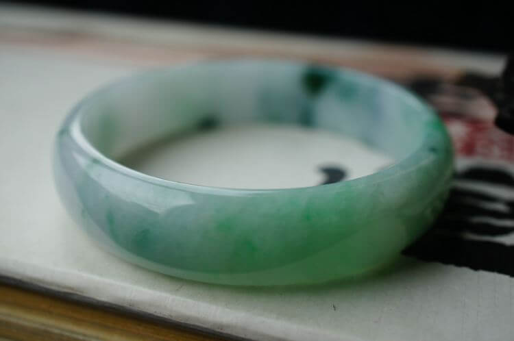 翡翠手镯的价格到底是怎样的？   第2张