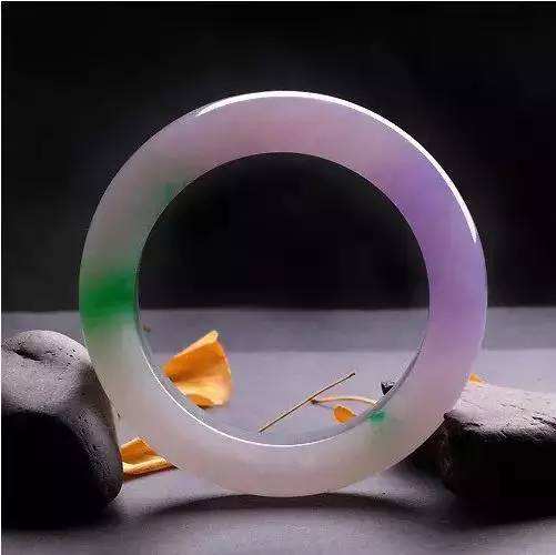 极品翡翠手镯价格高吗?一文带你认识翡翠的绝世魅力! 第2张