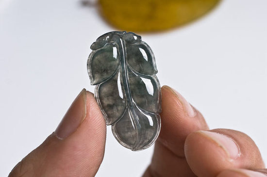 乌鸡种翡翠到底是不是“黑马”?它目前的市场前景如何呢? 第1张