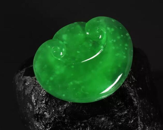 如何辨别翡翠的真伪才稳妥 你需要知道这几个小诀窍   第1张