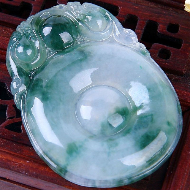 冰糯种飘花价格高吗？带你感受飘花翡翠之美！   第1张