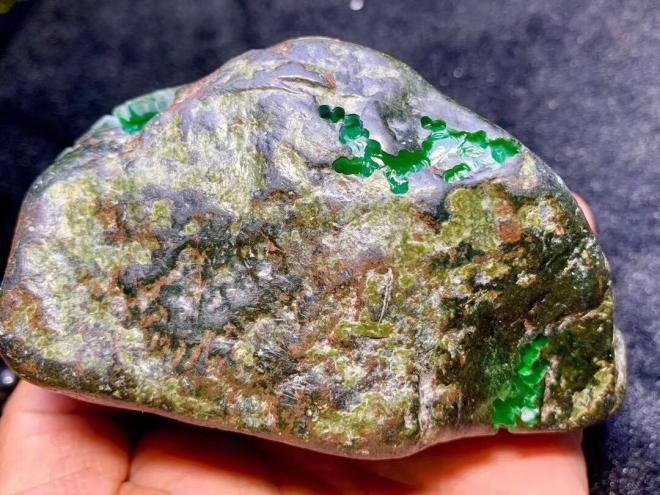 翡翠原石的收藏要点 翡翠原石的收藏价值 