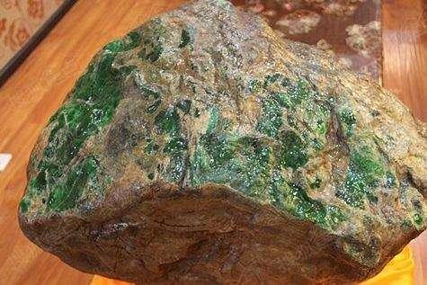 翡翠原石的鉴定技巧有哪些 怎么辨别翡翠原石