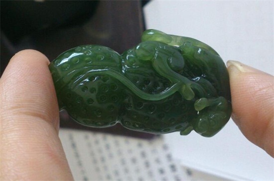 女人佩戴玉如意禁忌,女戴玉如意的注意事项 第2张