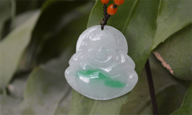 什么是翡翠的苍蝇翅?翡翠的苍蝇翅影响价值吗? 第2张