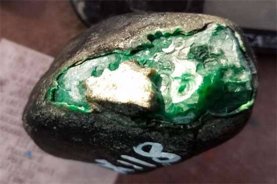 老坑木那原石皮壳特征   第2张