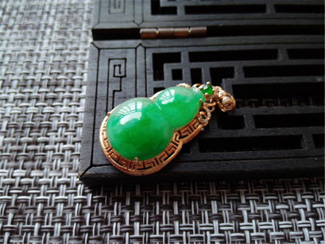 翡翠分几种料？带你了解翡翠市场！   第1张