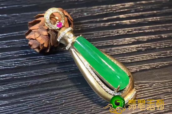 如何保养翡翠手镯 翡翠镯子如何维护保养才会愈来愈透亮?   第3张