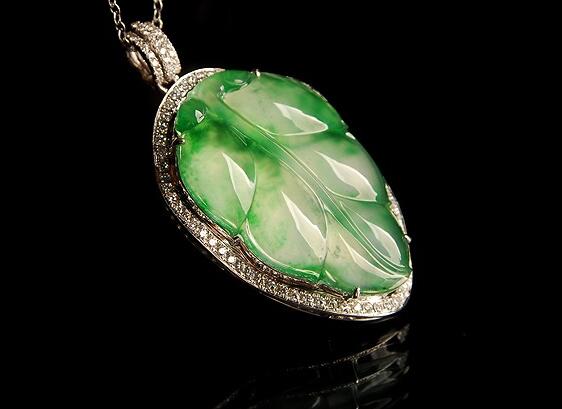 批发天然翡翠手镯需要多少钱 决定批发价的因素有这些 第2张