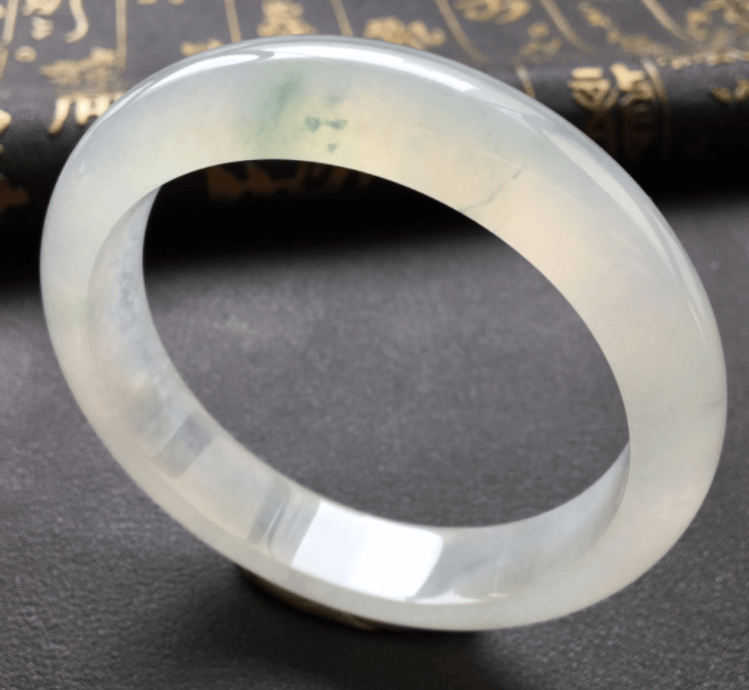 白色冰糯种翡翠贵不贵？我来跟您说说！   第1张