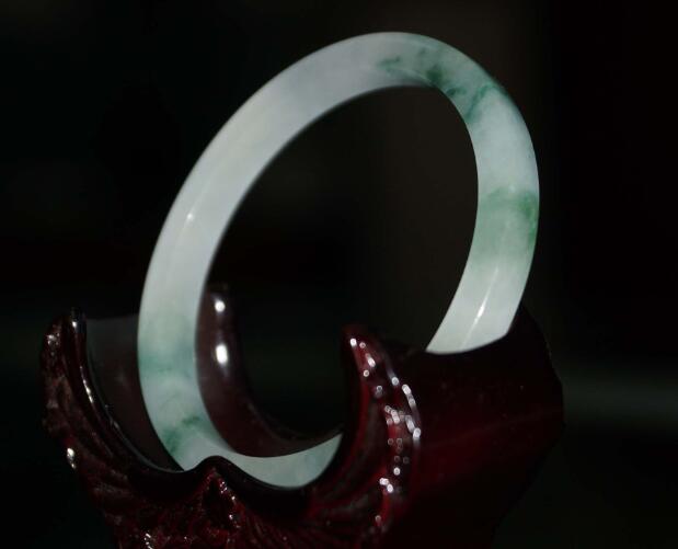 怎么判断一家翡翠鉴定机构是否专业 这篇文章送给你   第1张