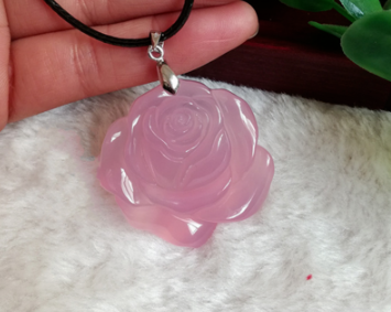 粉红色玛瑙的寓意是什么 粉红色玛瑙寓意 