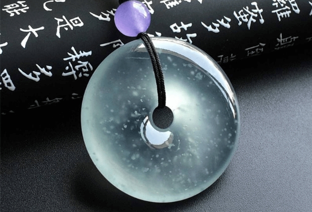 孩子带翡翠平安扣好吗？看看平安扣的寓意就知道答案了   第2张