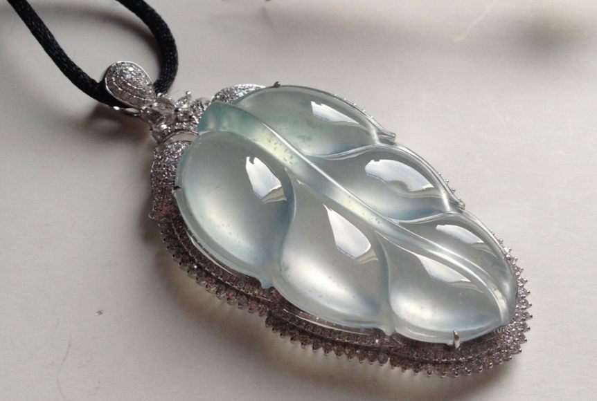 镶嵌翡翠到底封不封底好?封了底的镶嵌翡翠产品一定有猫腻吗? 第2张