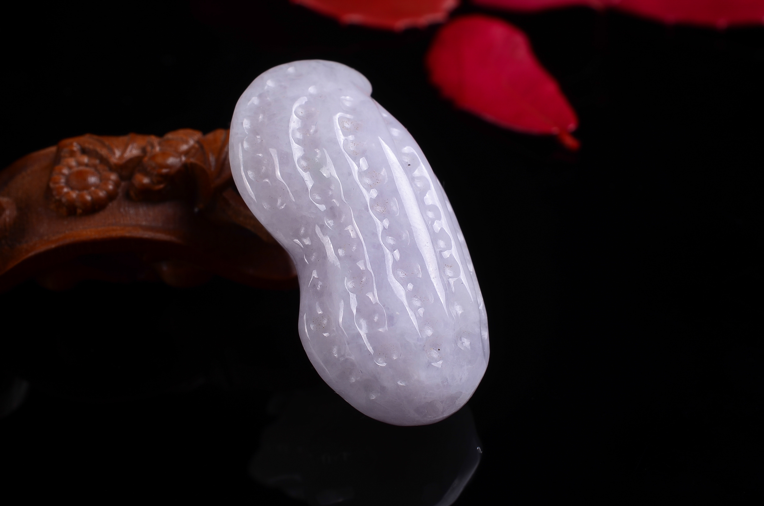 翡翠雕刻花样多！翡翠花生，漂亮的造型下，原来还蕴含着这么多寓意！   第2张