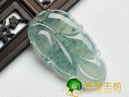 冰种飘花翡翠的价格多少 冰种飘花翡翠价钱贵吗 