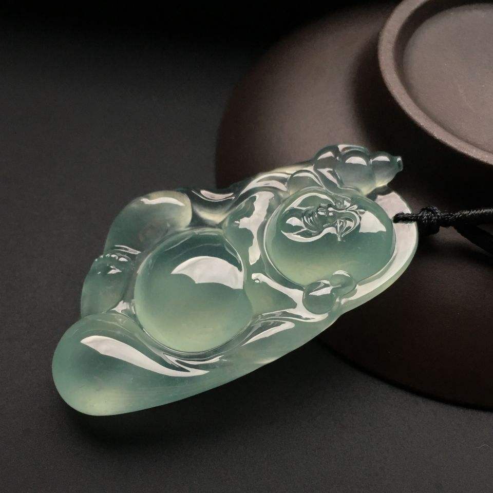 冰种翡翠价格是多少?这么贵的宝贝该如何挑选? 第2张