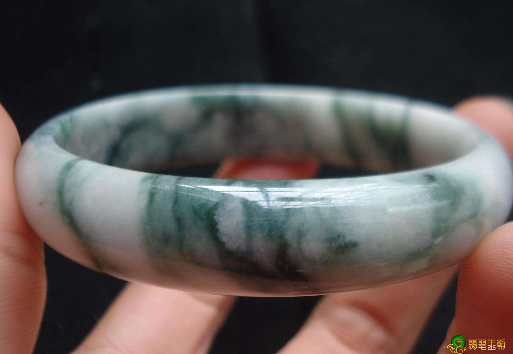 翡翠手镯鉴定如何进行？怎样辨别品质的好坏？   第3张