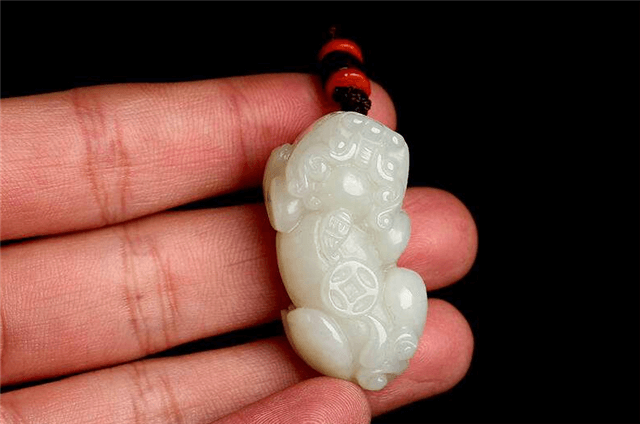 新彊和田玉吊坠夏天能戴吗？只要做好这些就没问题！   第3张