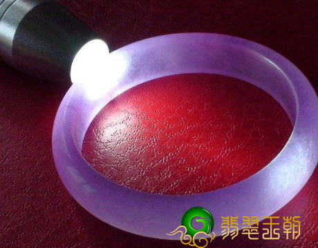 翡翠冰种紫罗兰花翡翠价格多少 翡翠冰种紫罗兰花翡翠价钱 