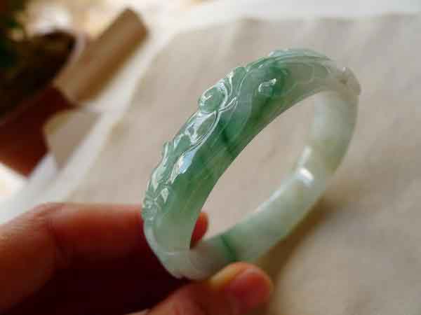 翡翠鉴定标准都有哪些？这些标准能不能起到鉴定的作用？   第1张