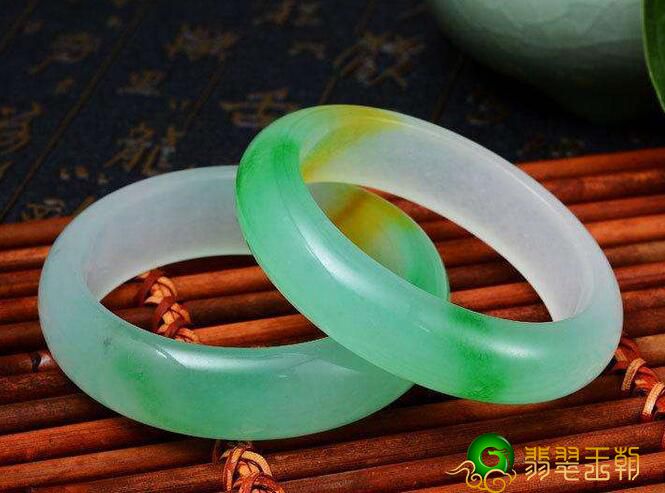 不一样价钱的翡翠手镯有什么差别 买了的人看看   第1张