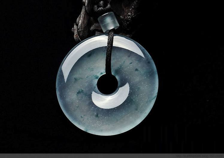 飘花翡翠有哪些特征，购买时要注意哪些问题   第2张