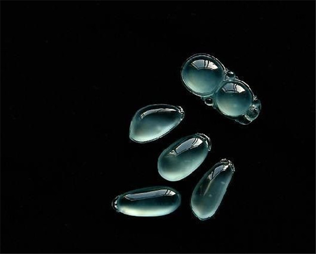 翡翠价钱受哪些危害？本文给你掌握翡翠的使用价值！   第1张