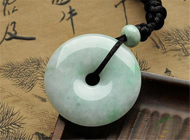 翡翠有绺是什么意思？轻松辨别翡翠的绺和裂！   第2张