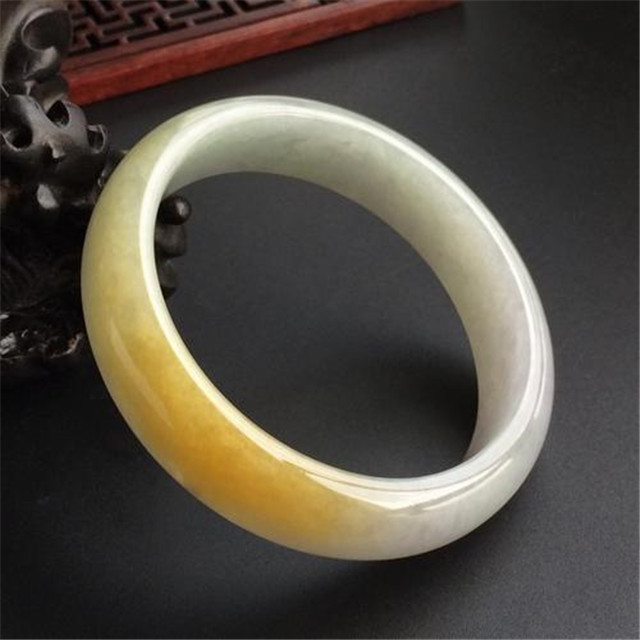 黄翡翠手镯价格高吗?教教你们购买黄翡翠手镯小技巧! 第2张