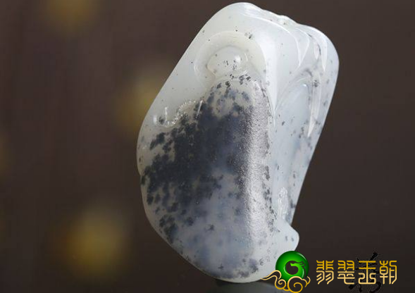 和田玉油库料价格值钱吗？关于这种新奇的黑皮和田玉你知道多少？   第2张