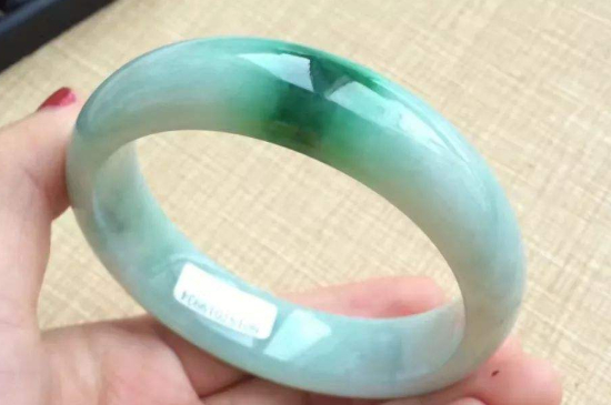 注胶翡翠的鉴别方法   第2张