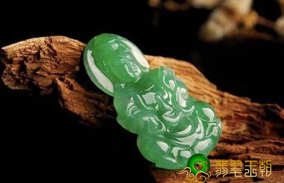 镀膜翡翠是什么？这类翡翠应该怎么辨别呢？ 