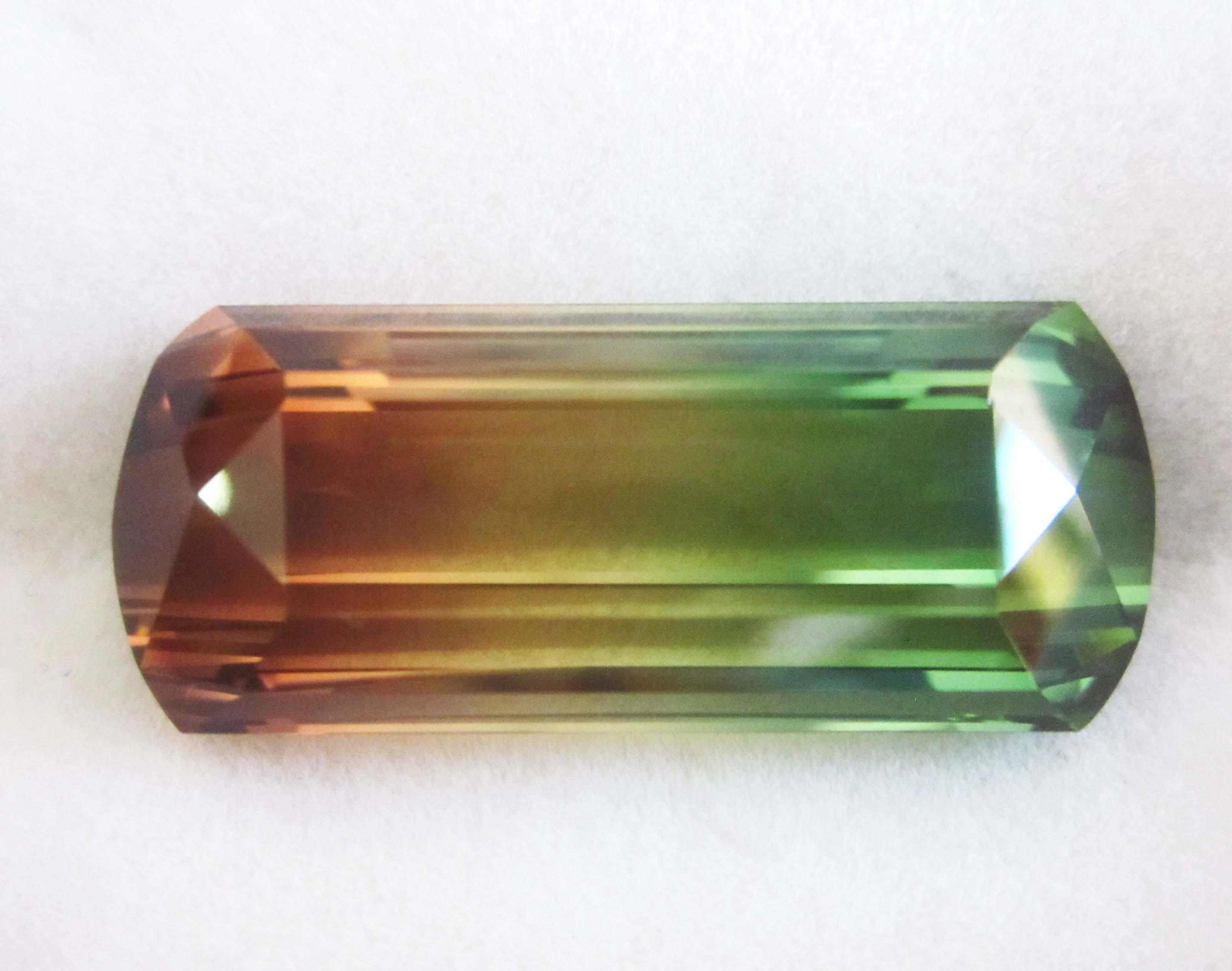 天然碧玺和翡翠有什么不一样？看完文章，你就懂了   第1张